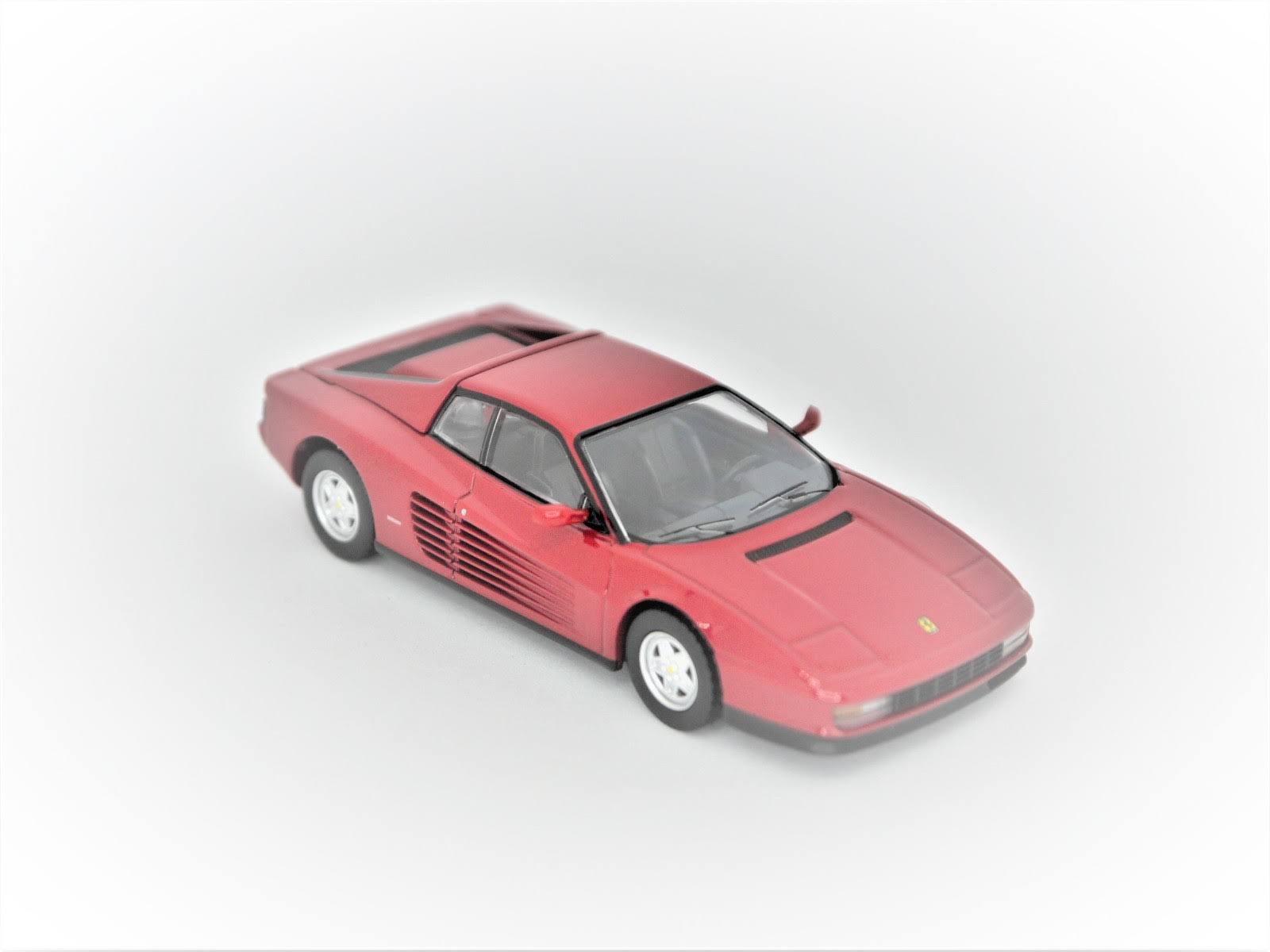 1/64 Ferrari Testarossa Red Diecast Model Y98493