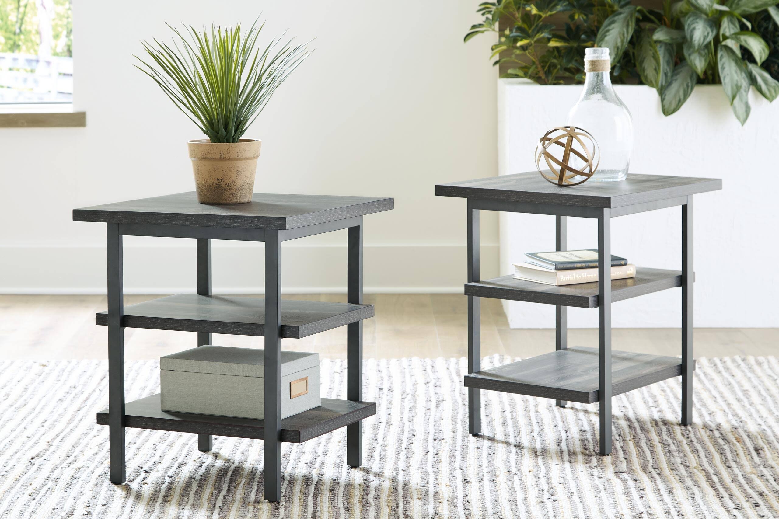 End Table (Set of 2) F799