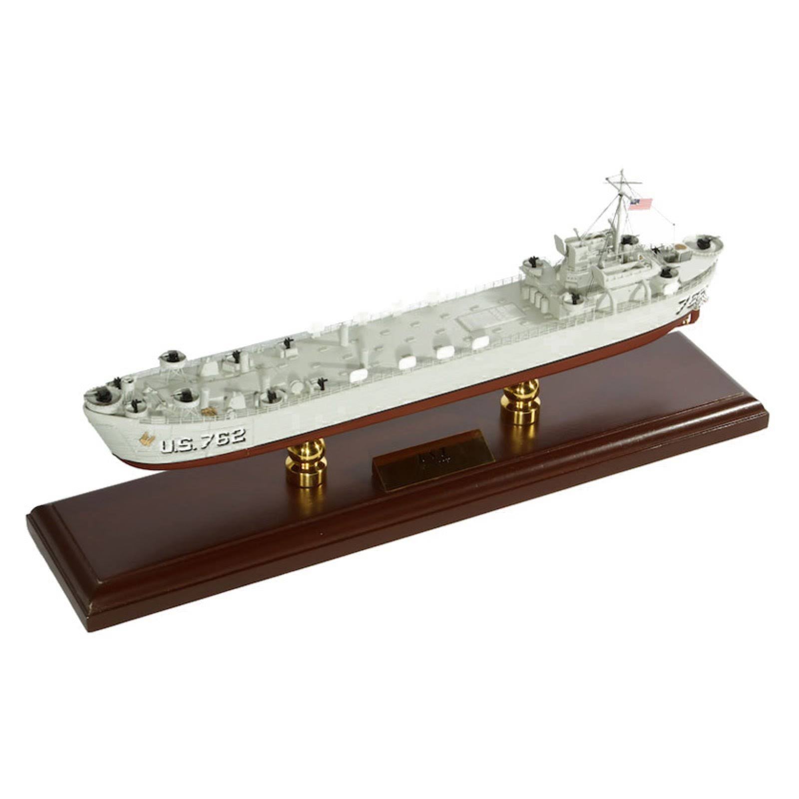 1/175 Scale Model Boat L4677