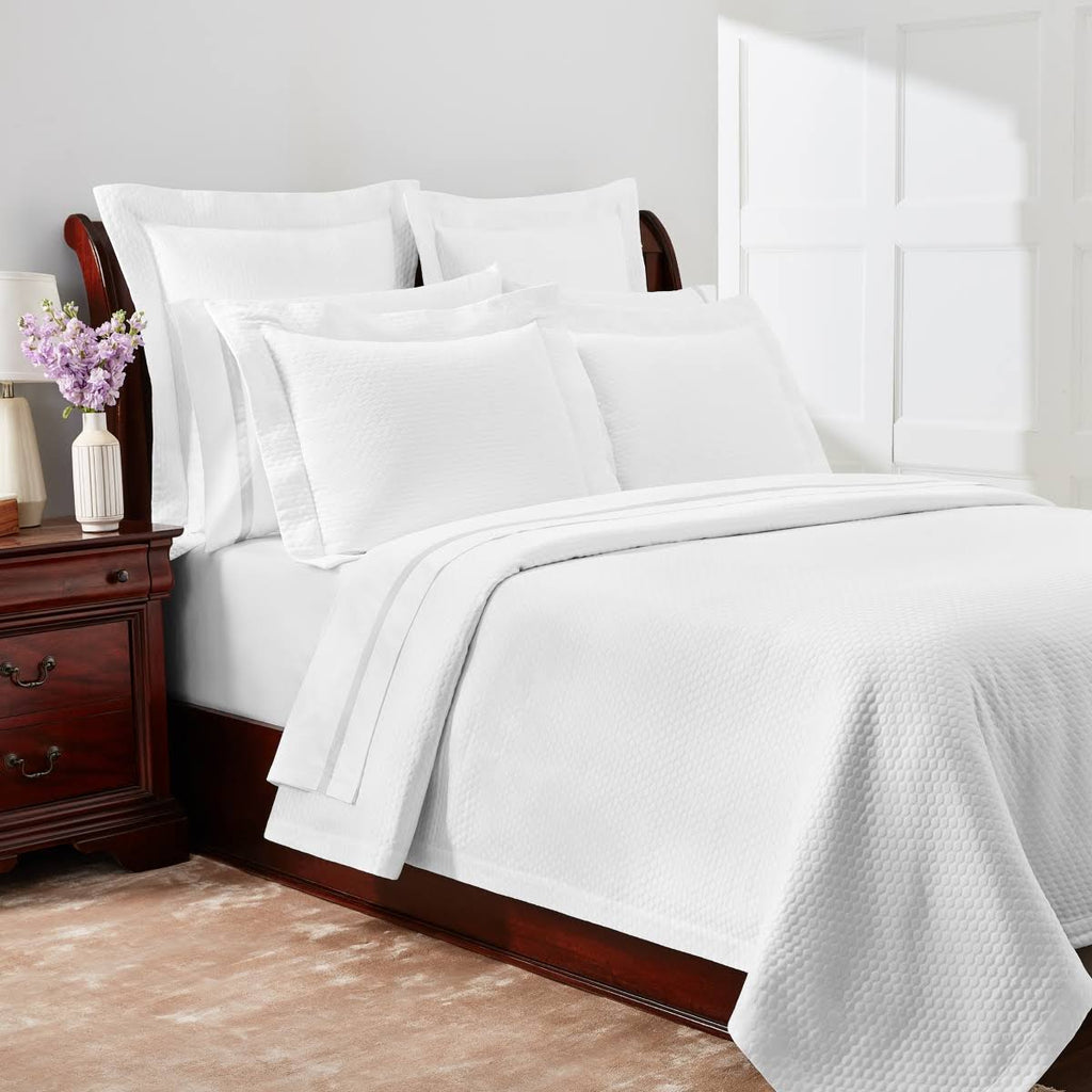 Ivory Full/Queen Coverlet E24507