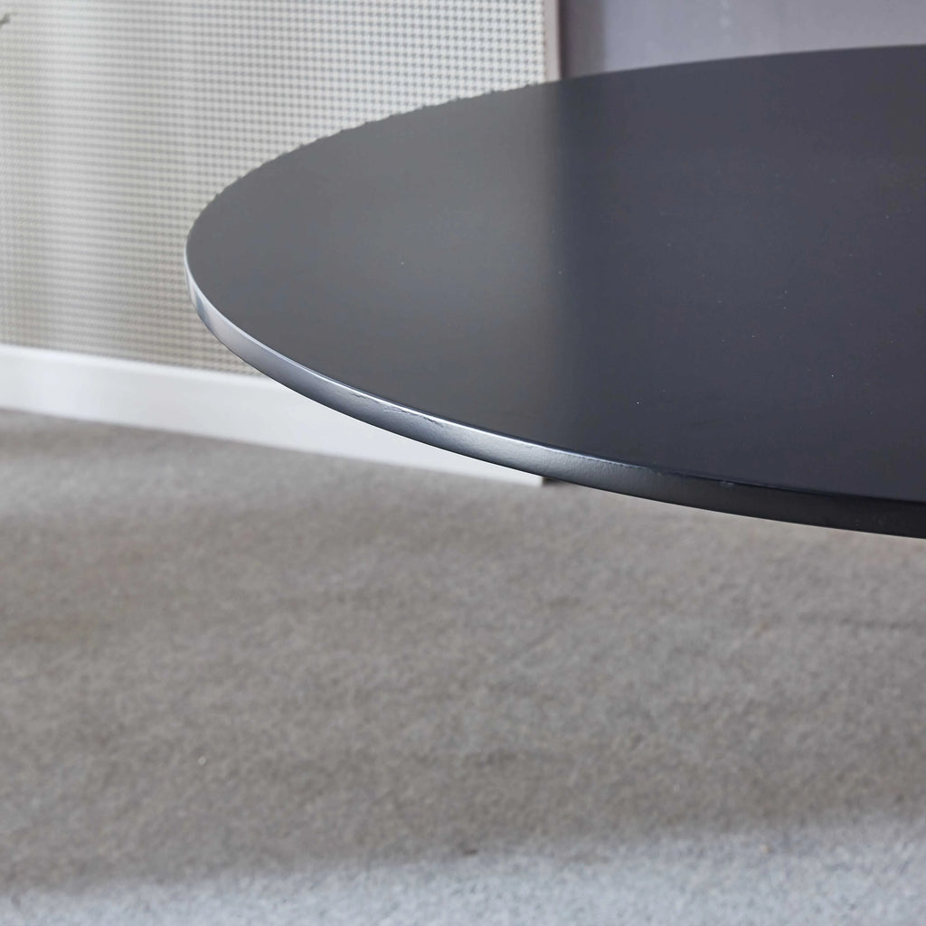 White Round Pedestal Dining Table E98080