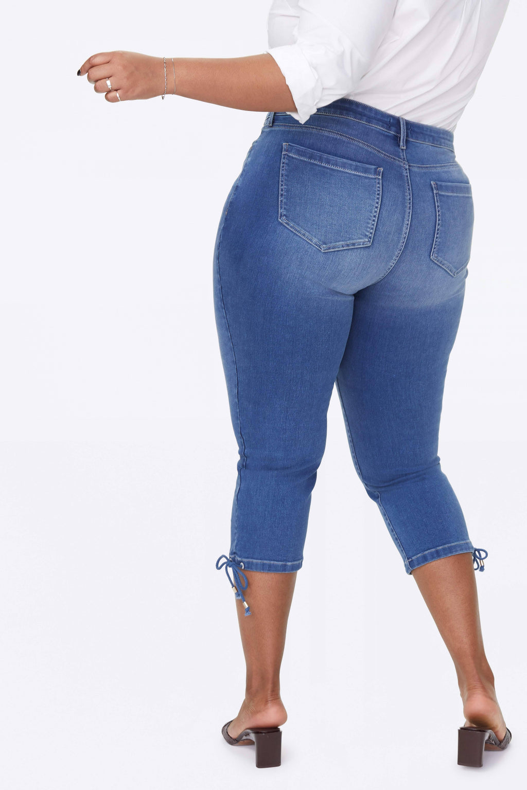 Capris with Drawcord Hem, Size 28 W M3036