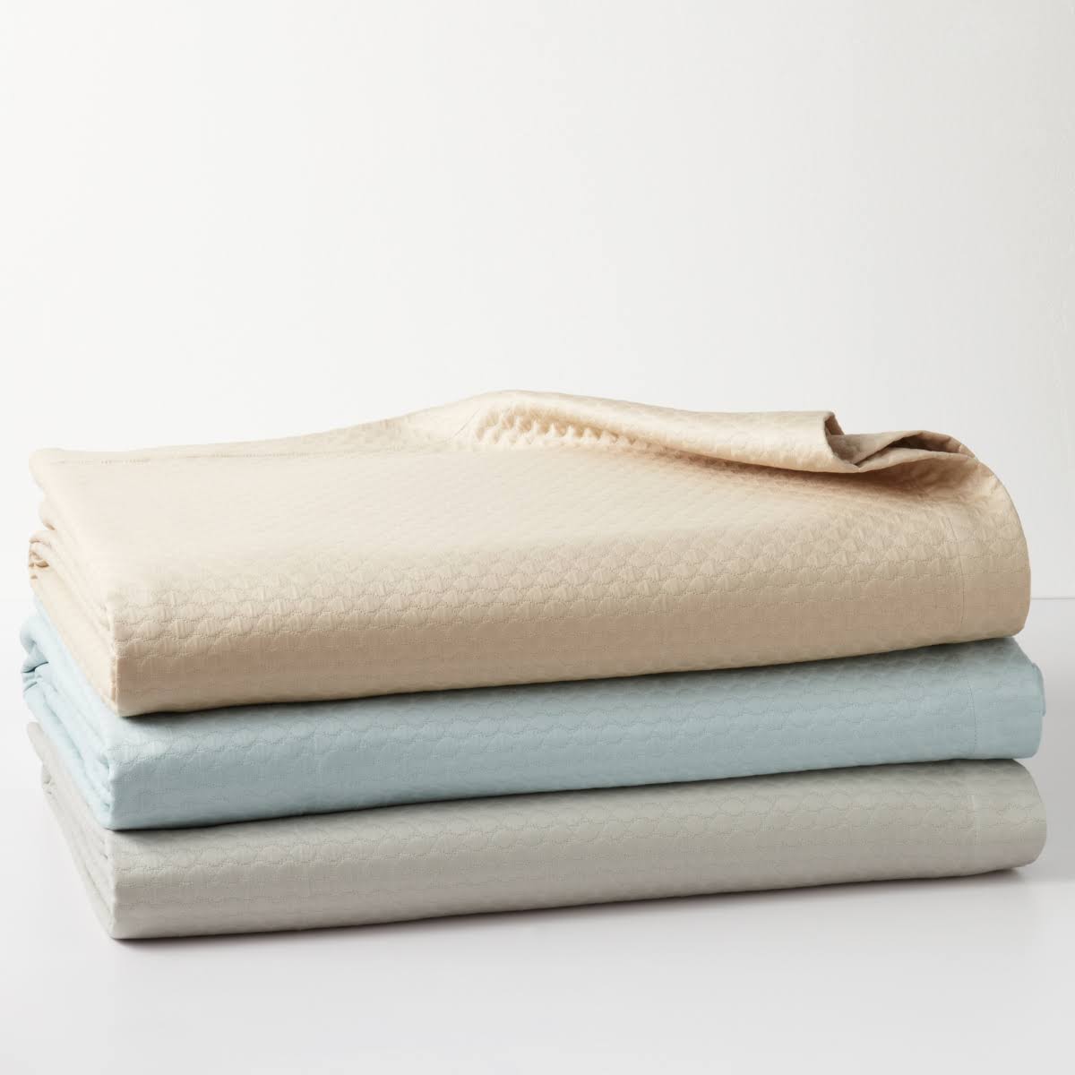 Ivory Full/Queen Coverlet E24507