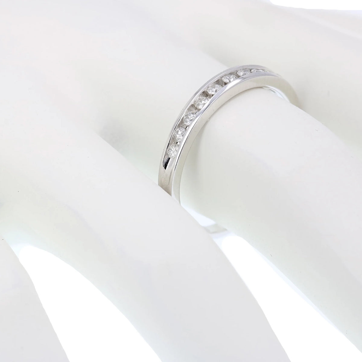 10K White Gold Diamond Wedding Band Size 7 E11289