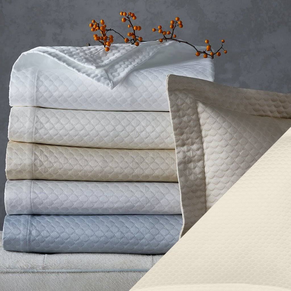 Ivory Full/Queen Coverlet E24507