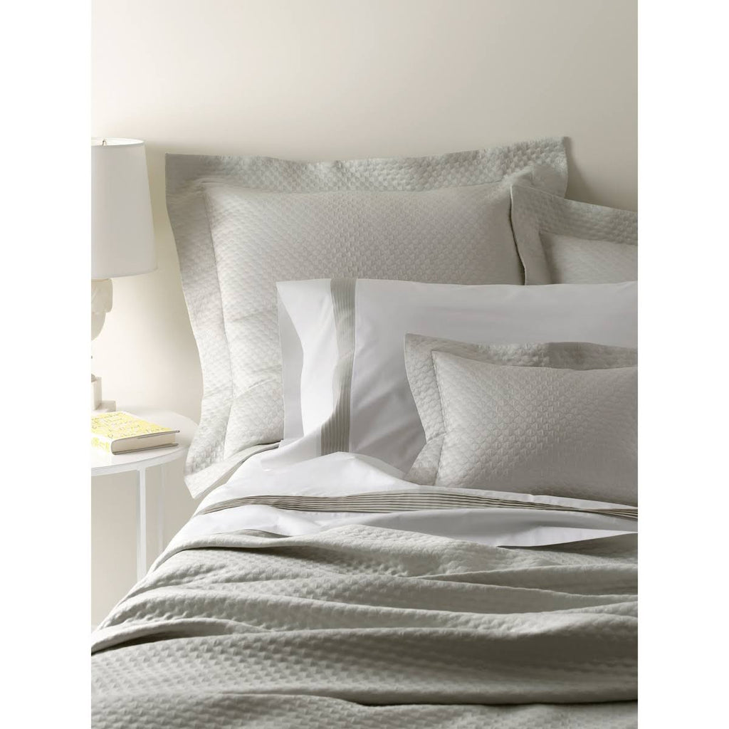 Ivory Full/Queen Coverlet E24507