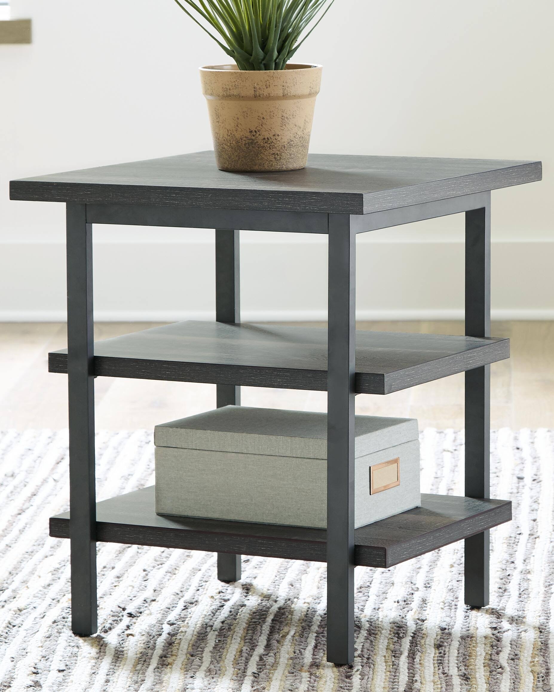 End Table (Set of 2) F799